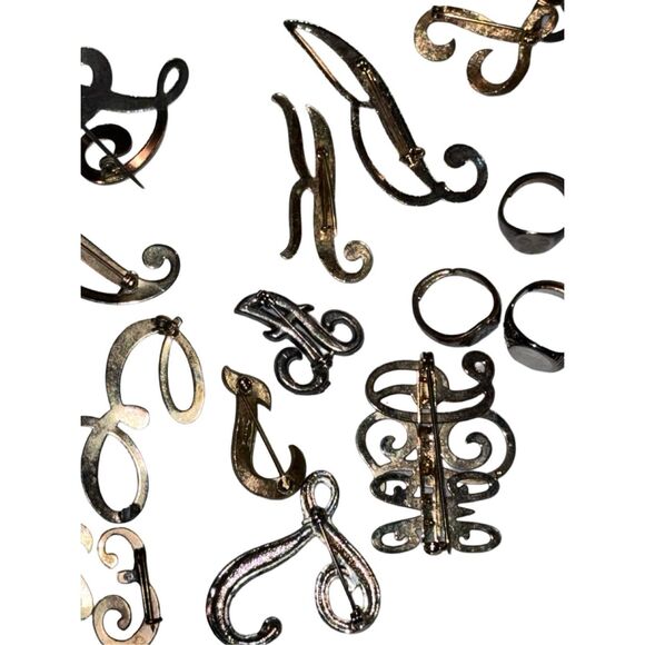 MCM Various Cursive Monogram Letters Initials Vintage Jewelry Lot  Brooches Pins - Picture 13 of 16